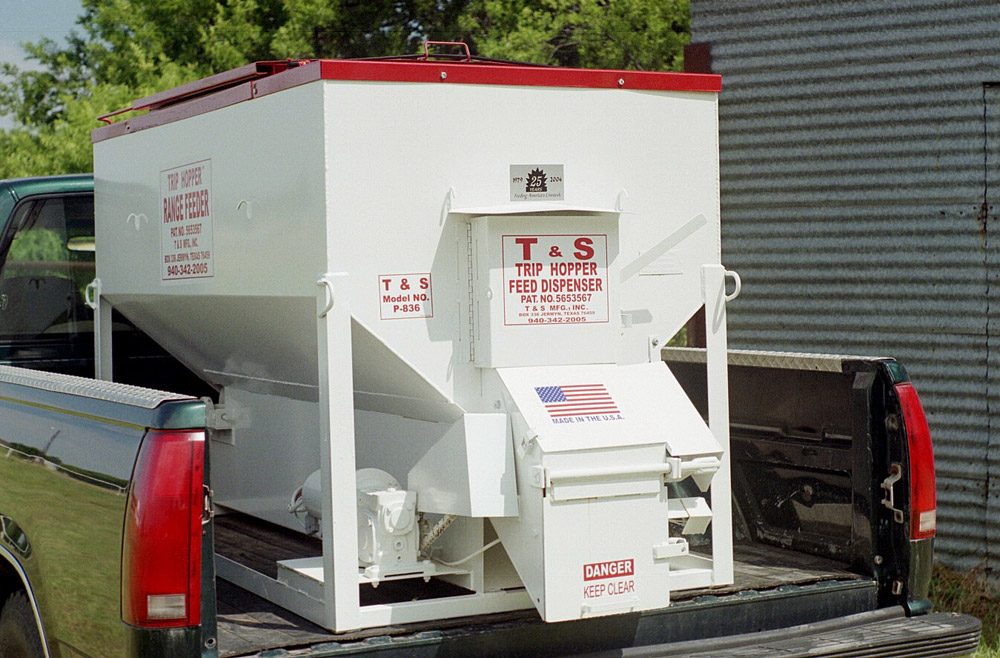 T&S TRIP HOPPER FEED DISPENSER (1000LB)