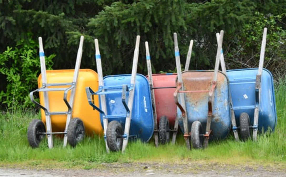 Wheelbarrows, Spreaders, & Garden Carts